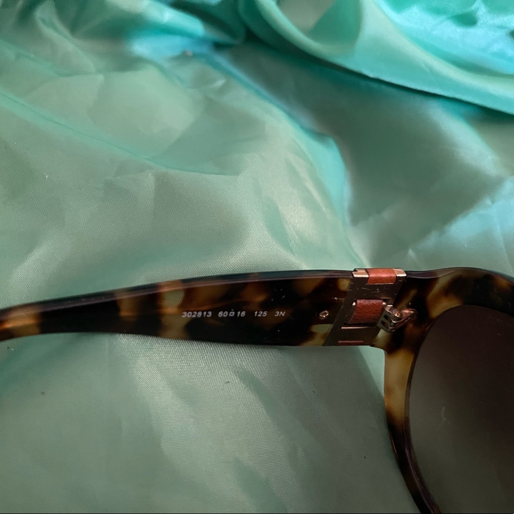 Authentic MK shades - Picture 2 of 3